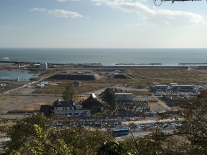 石巻市日和山から見た景色　少しずつですが復興が進んでいます：左は震災直後、右は現在